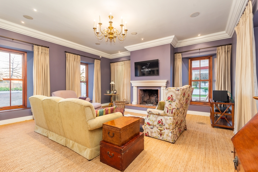 To Let 6 Bedroom Property for Rent in The Crags Western Cape
